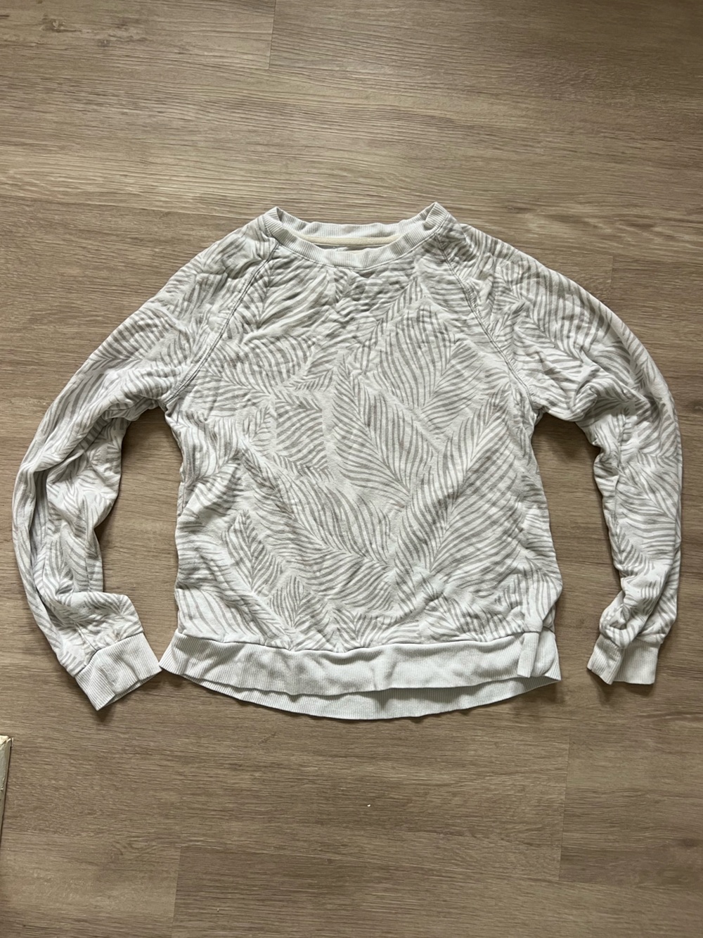 Thread & Supply Light Gray Palm Print on White Crewneck Sweatshirt S